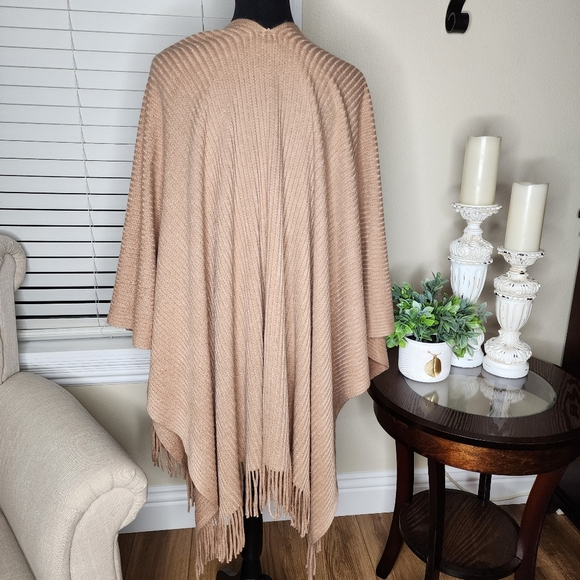 Cejon Women's Knit Poncho Wrap with fringe, tan, one size - Picture 3 of 6